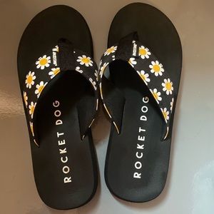 Rocket Dog Spotlight Daisy Flip Flops- Size 8- Basically New